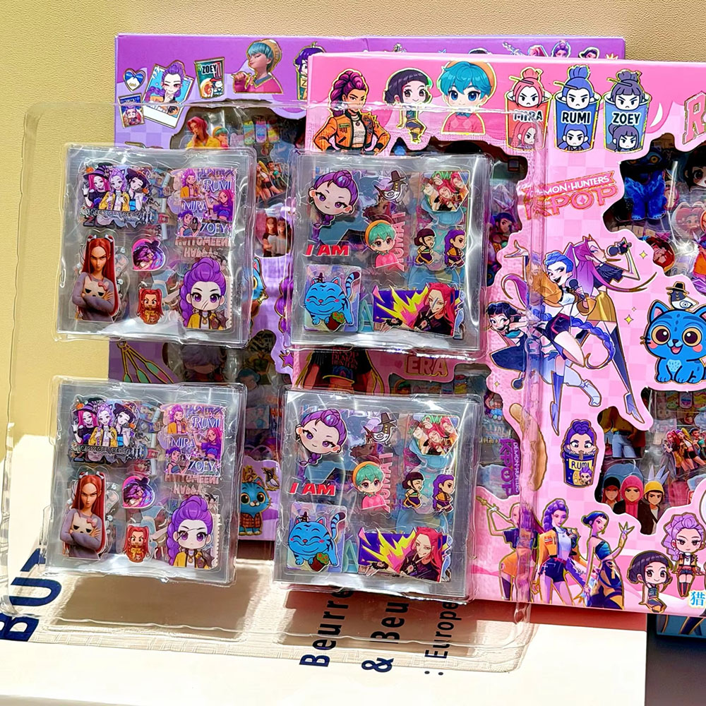 Laptop Accessories Girly - 100枚入り、ガールズグループをテーマにしたステッカー。アニメ風で、防水性のあるビニール素材。ノートパソコン、水筒、スケートボード、スマートフォンなどに貼って、ファンへのプレゼントに最適。